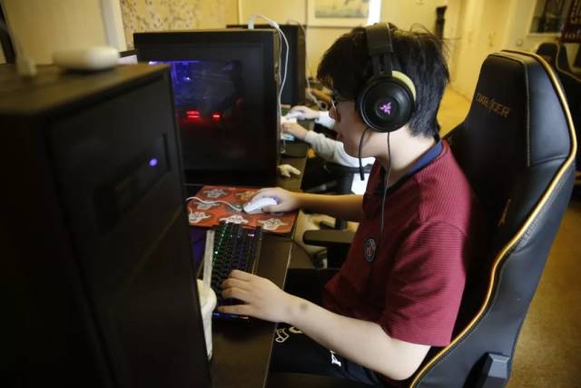 Royal Never Give Up 对阵LGD赛前数据前瞻：双方目前都未尝一胜